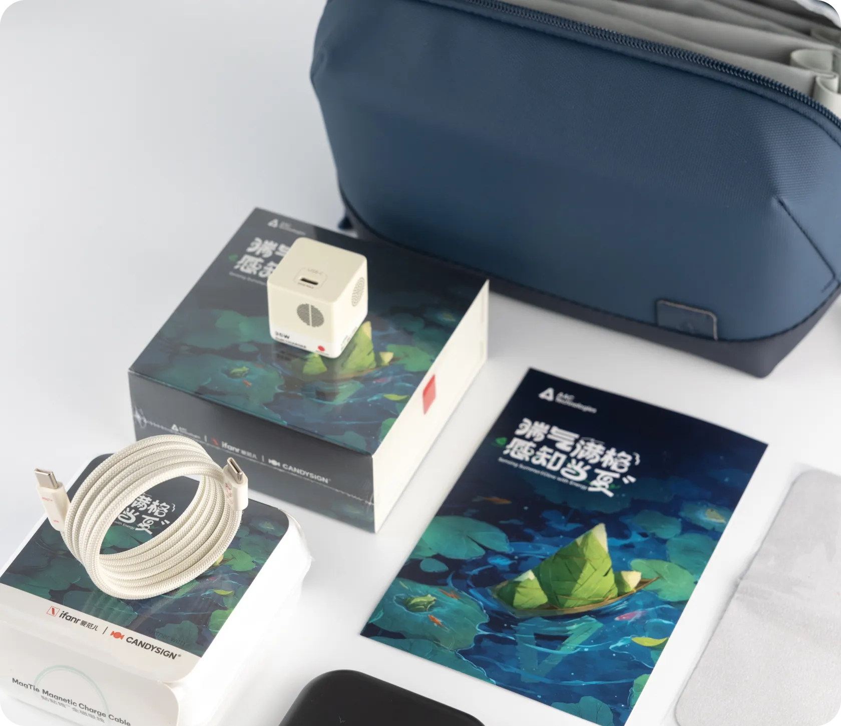 瑞声科技端午限定礼盒、CANDYSIGN 联名贴贴线与配套礼品陈列